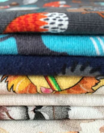 2m Jungen Stoffreste Überraschungspaket | mit Jerseys, Unis und Sweats | pro Stoff 20-45 cm lange Kinderstoffe á ca. 150 cm breit | Ökotex 2m Jungen Stoffreste Überraschungspaket | mit Jerseys, Unis und Sweats | pro Stoff 20-45 cm lange Kinderstoffe á ca. 150 cm breit | Ökotex