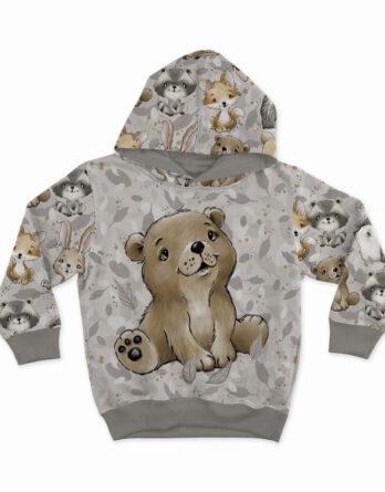 0,5m Premium Baumwollstoff mit Waldtiere wie Reh, Bär, Hase, Igel, Fuchs und Waschbär auf Blätter - Babyliebe mit Tiere im Wald - Digital - Ökotex pullower dzieciaki lasu mis 348x445 - 0,5m Premium Baumwollstoff mit Waldtiere wie Reh, Bär, Hase, Igel, Fuchs und Waschbär auf Blätter - Babyliebe mit Tiere im Wald - Digital - Ökotex