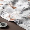 0,5m Baumwollstoff mit Hirsche, Füchse und Eichhörnchen sowie Sterne, Schneeflocken und Hütten im Schnee – grau braun silber weiß – Winter Weihnachtsstoff mit Motive für Weihnachten – Winterwald