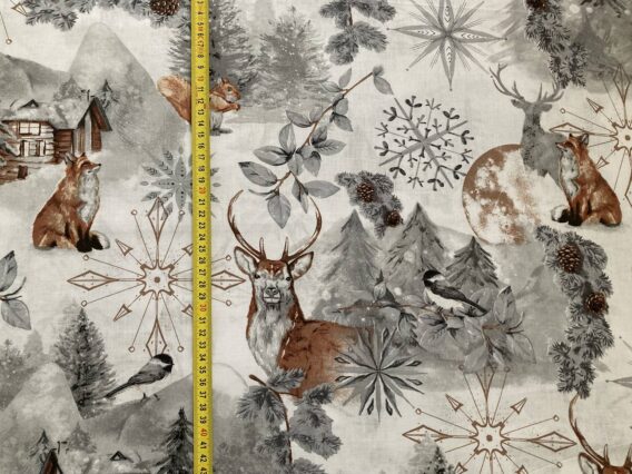 0,5m Baumwollstoff mit Hirsche, Füchse und Eichhörnchen sowie Sterne, Schneeflocken und Hütten im Schnee – grau braun silber weiß – Winter Weihnachtsstoff mit Motive für Weihnachten – Winterwald