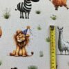 Meterware ab 25cm: 0,25m Baumwollstoff mit Wildtiere der Savanne – Löwe, Tiger, Erdmännchen, Tapir, Alpaka, Giraffe, Bär, Yak, usw. – Mädchen und Jungen Kinderstoff – Digital – Ökotex – Safariliebe