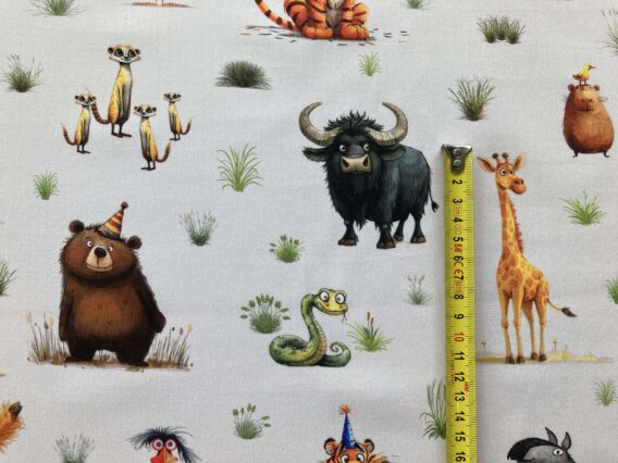 Meterware ab 25cm: 0,25m Baumwollstoff mit Wildtiere der Savanne – Löwe, Tiger, Erdmännchen, Tapir, Alpaka, Giraffe, Bär, Yak, usw. – Mädchen und Jungen Kinderstoff – Digital – Ökotex – Safariliebe