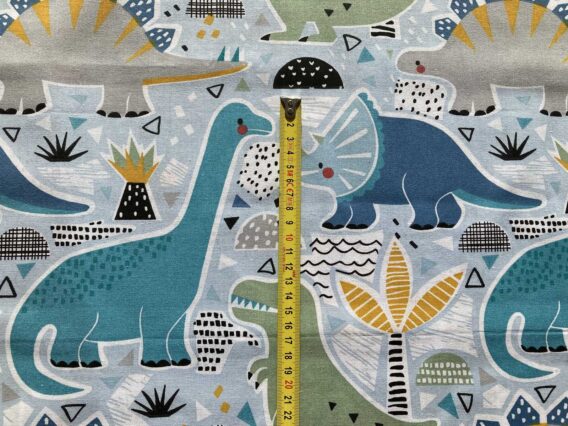 0,5m fester Jungen Dino Baumwollstoff mit Tiere – Dinosaurier auf blau – grün orange grau – Digital – Ökotex