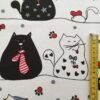 0,5m fester Baumwollstoff mit süße Katzen, Mäuse und Pfoten in Meterware – Mädchen Kinderstoff und für Katzenfreunde – rot schwarz weiß – Digital – Ökotex