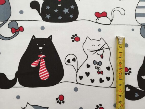 0,5m fester Baumwollstoff mit süße Katzen, Mäuse und Pfoten in Meterware – Mädchen Kinderstoff und für Katzenfreunde – rot schwarz weiß – Digital – Ökotex