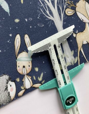 Nählineal mit T-Schieblehre zum Nähen – nützliches Nähzubehör und wertvoller Nähhelfer mit cm-Angaben – Saumlehre, Gleitlehre in grün – 16,5cm lang