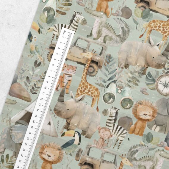 0,5m French Terry Sweat Stoff mit süße Tiere in der Savanne – Löwe, Elefant, Krokodil, Tiger, Giraffe, Affe, Zebra, Tiger – Wildtiere für Jungen – Digital – Ökotex – Safari auf grün