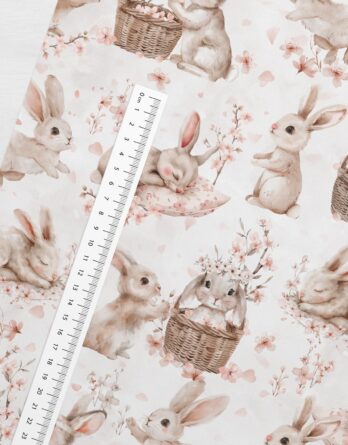 je 0,5m Premium Baumwollstoff mit zuckersüße Hasenbabys – Hasen & Sakura Blumen – Kinderstoff für Babys und Kinder für Ostern – Digitaldruck – Ökotex – Hasenliebe
